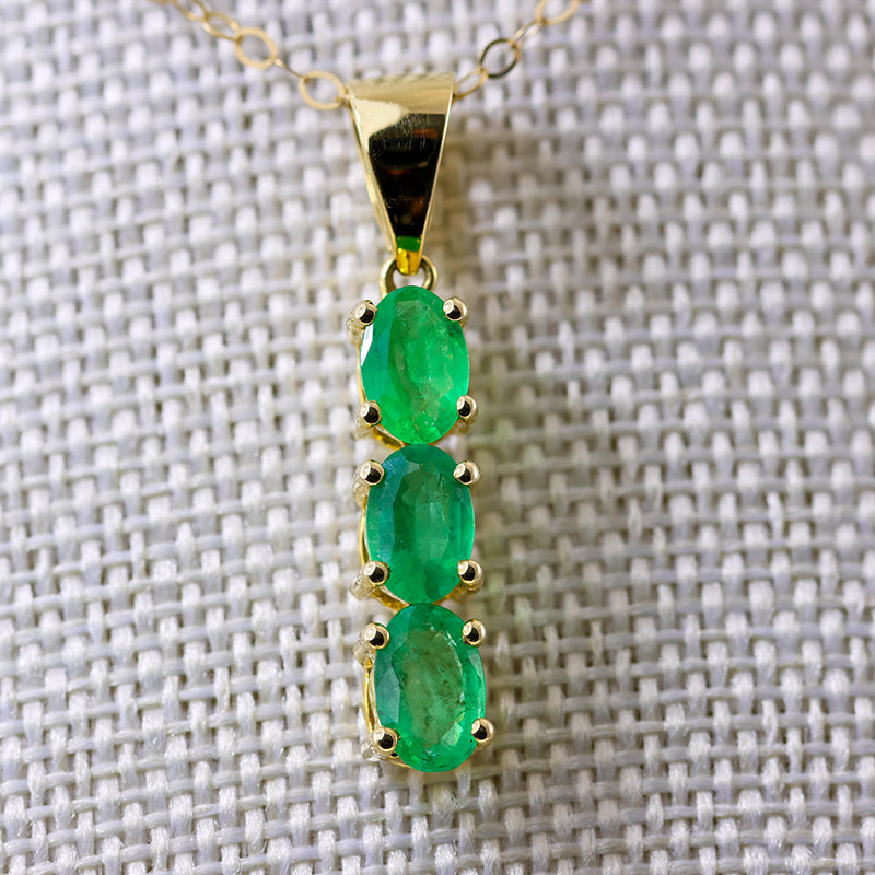 9Ct Gold Emerald Three Stone Bar necklace