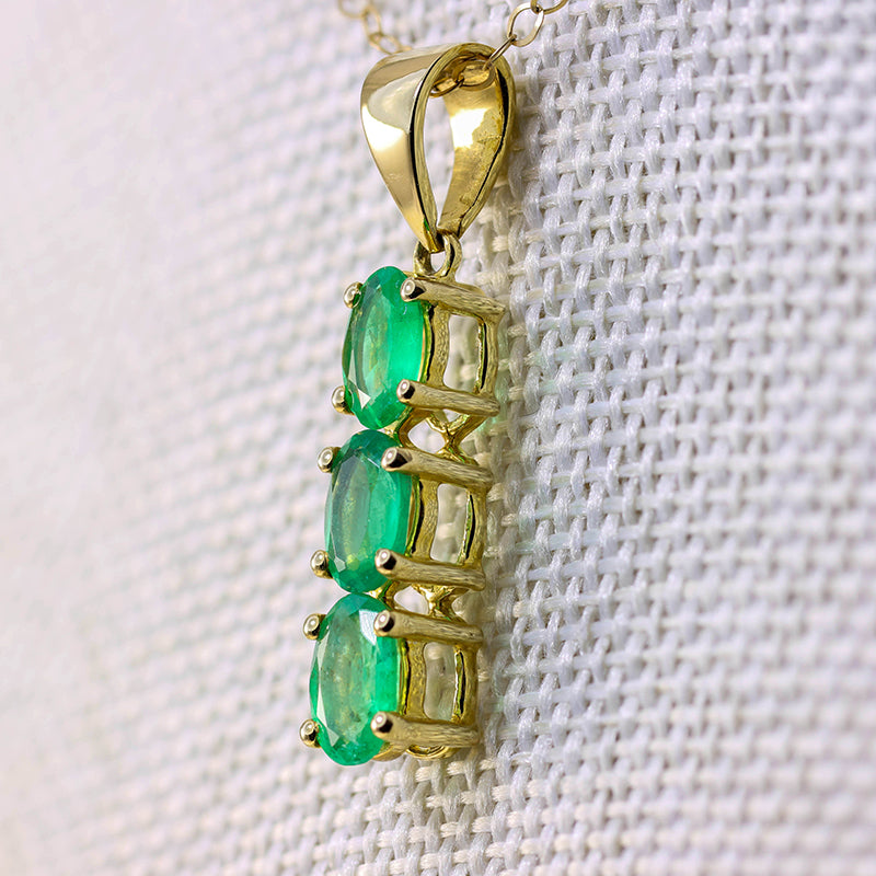 9Ct Gold Emerald Three Stone Bar necklace