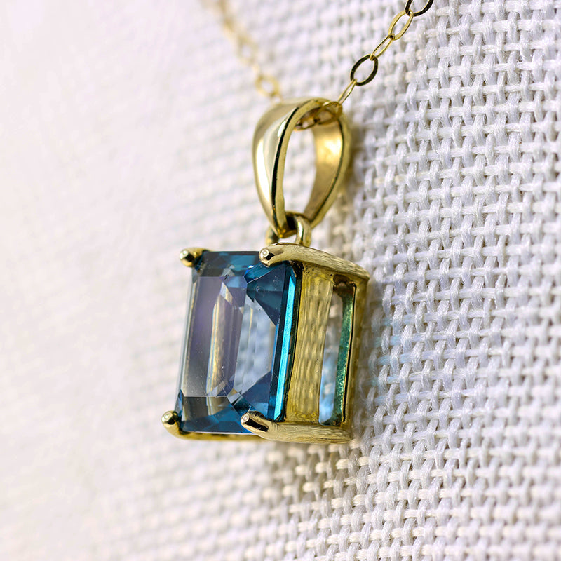 9ct Gold Topaz necklace