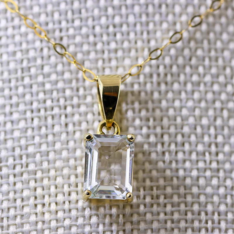 9ct Gold Rectangular Aquamarine Pendant