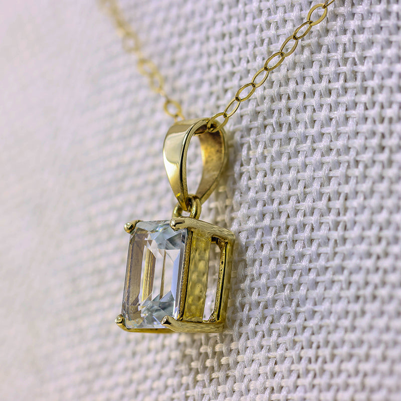 9ct Gold Rectangular Aquamarine Pendant