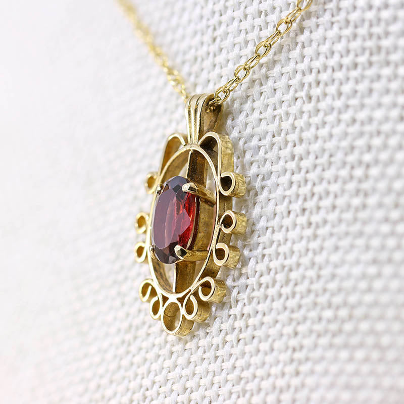 9Ct Gold Garnet Pendant
