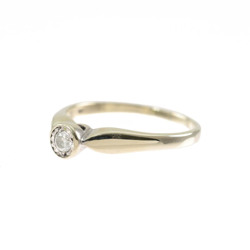 9Ct White Gold 0.12Ct Diamond Ring — side profile showing twist shoulders