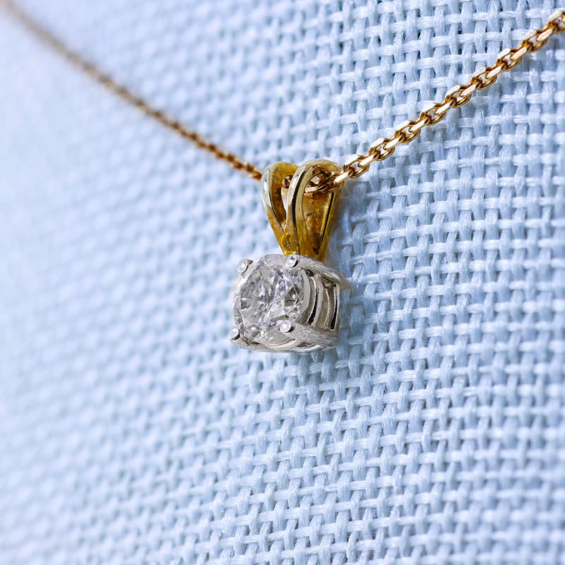 Fine 9Ct Gold 0.44Ct Diamond Solitaire necklace