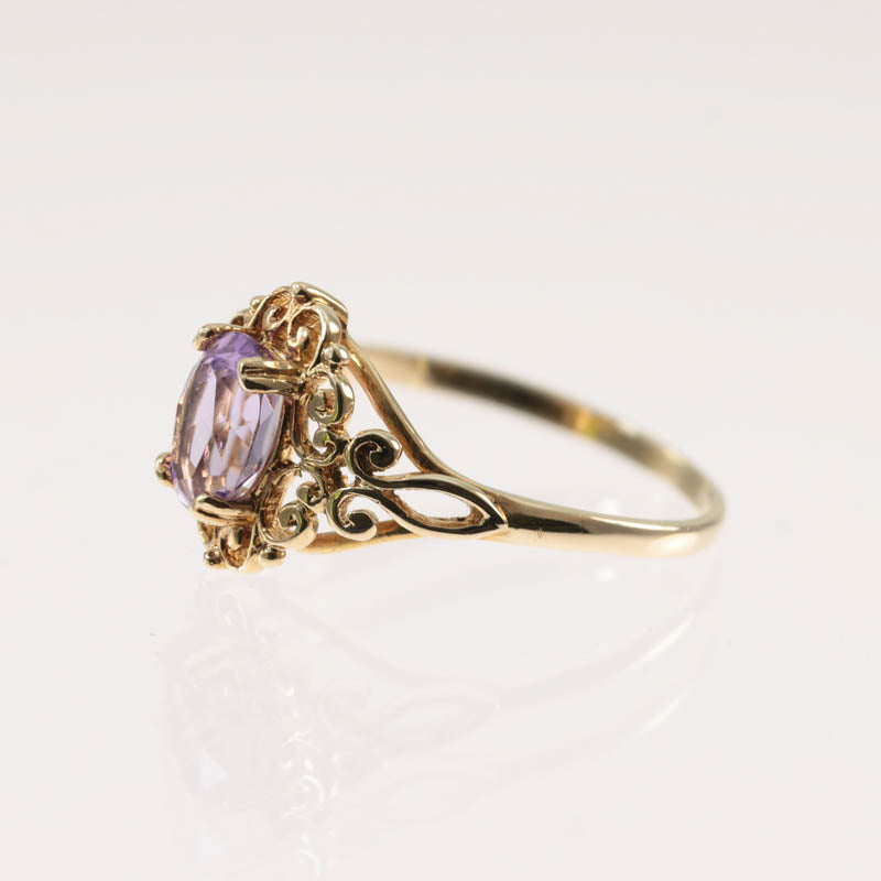 9Ct Gold Amethyst Ring — side profile showing openwork scroll shoulders