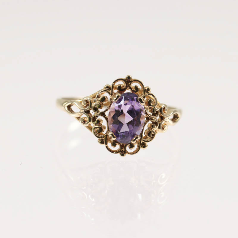 9Ct Gold Amethyst Ring — close front view of amethyst centre stone