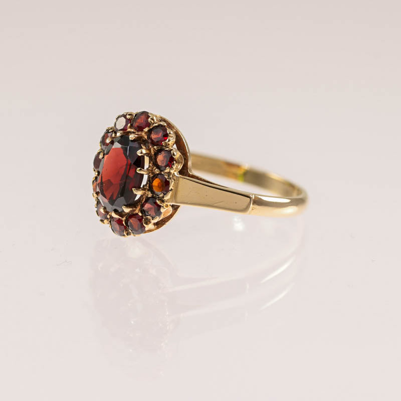 9Ct Gold Garnet Cluster Ring — side profile showing claw-set cluster