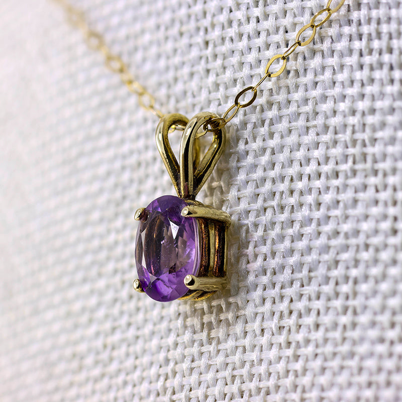 9Ct Gold Claw Set Amethyst Pendant
