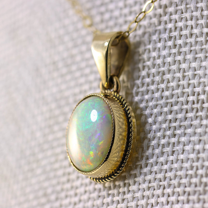 9Ct Gold Collar Set Opal Pendant