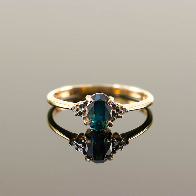 9Ct Gold Diamond & AAA Green Sapphire Dress Ring