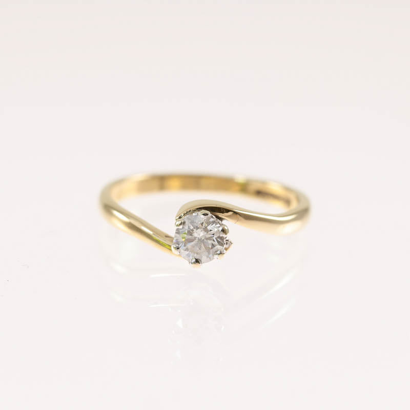 9Ct Gold Diamond 0.28Ct Solitaire Twist Ring — front view of claw-set diamond on twist band