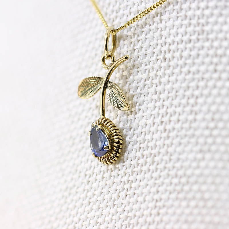 9Ct Gold Floral Sapphire Pendant 1.2g
