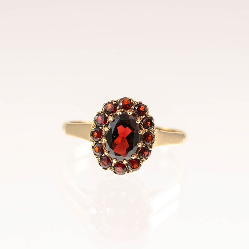 9Ct Gold Garnet Cluster Ring — top view of garnet cluster