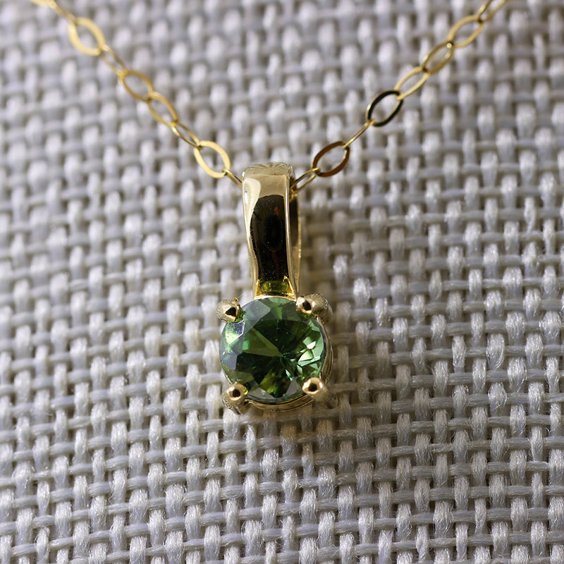 9Ct Gold Green Glass Pendant