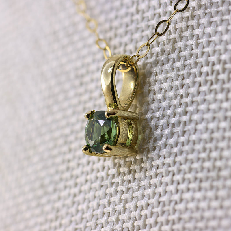 9Ct Gold Green Glass Pendant