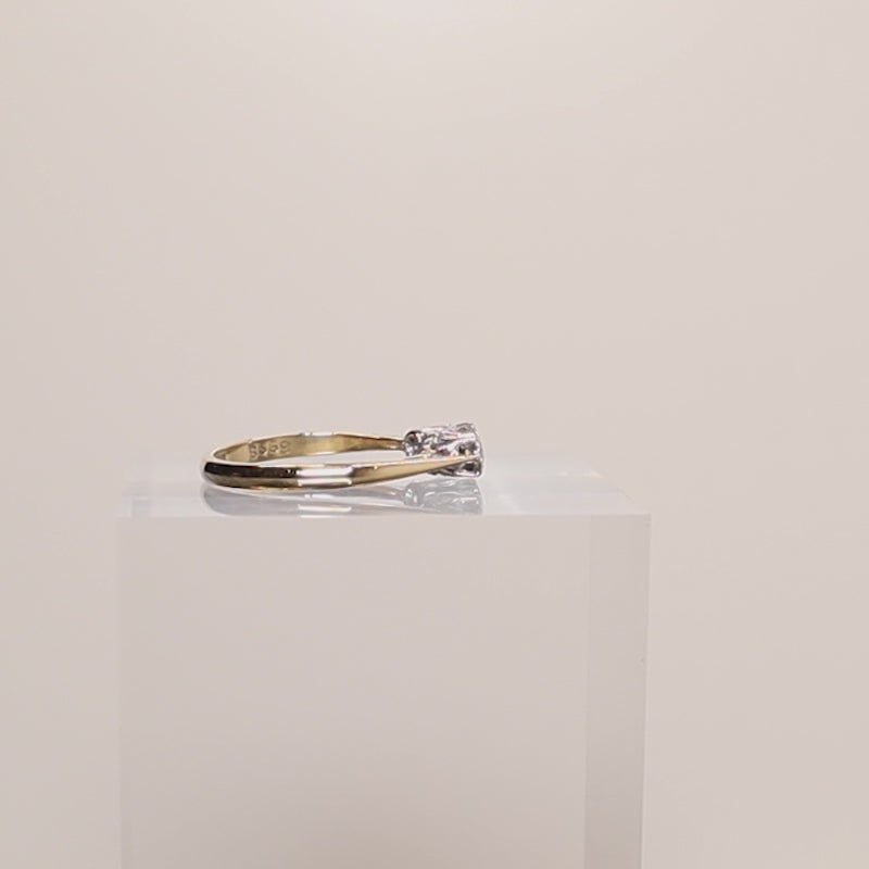 18Ct Gold & Platinum Diamond Three Stone Ring — product video