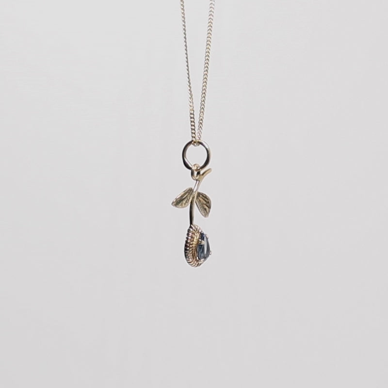9Ct Gold Floral Sapphire Pendant 1.2g