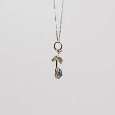 9Ct Gold Floral Sapphire Pendant 1.2g