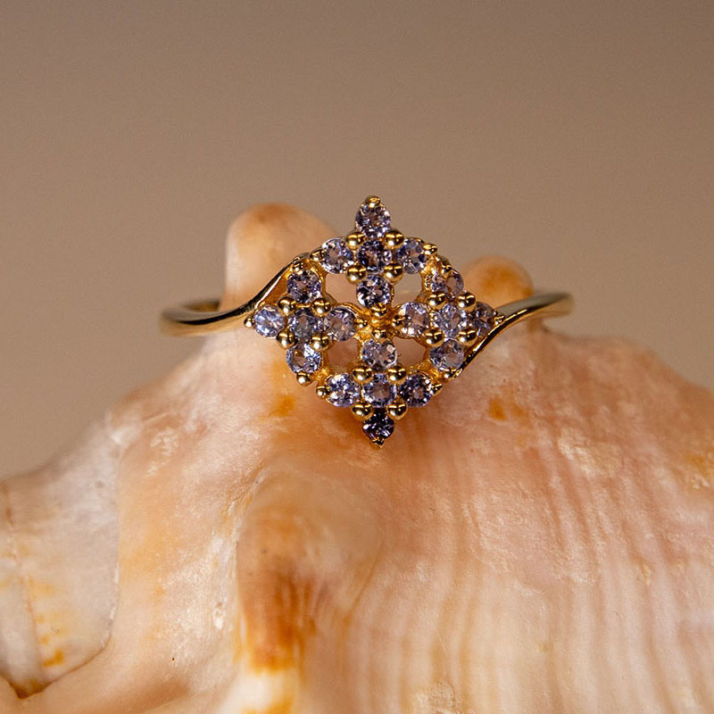 147-9ct-gold-tanzanite-dress-ring