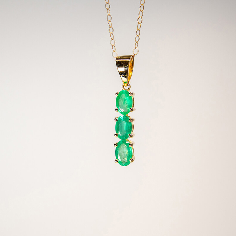 208-9ct-gold-emerald-three-stone-bar-necklace