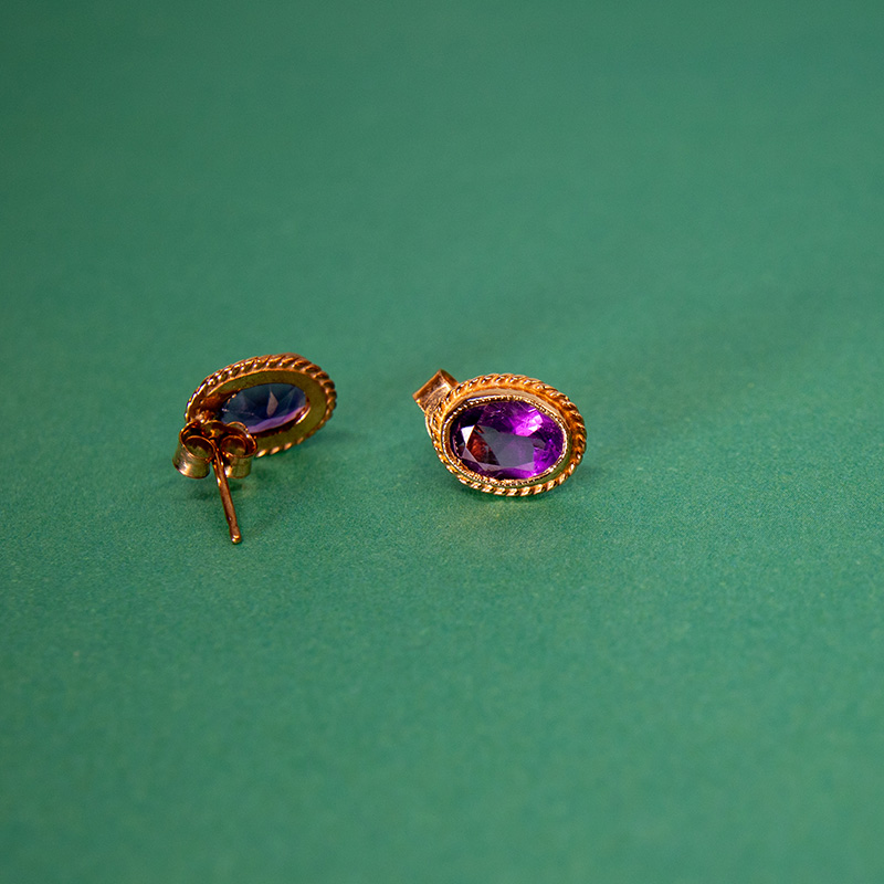 231-9ct-gold-oval-stud-earrings-amethyst