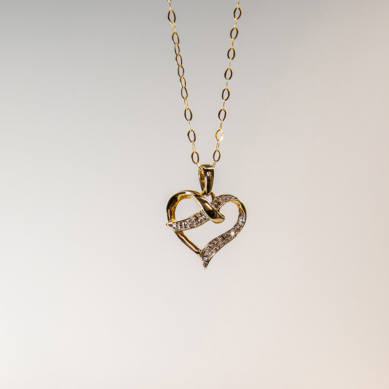 40-9ct-gold-diamond-heart-necklace